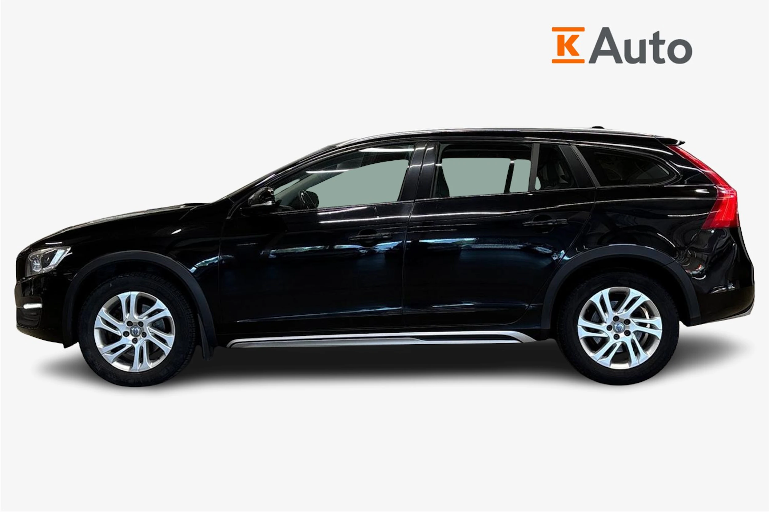 musta Volvo V60 Cross Country 2017 kuva 5.