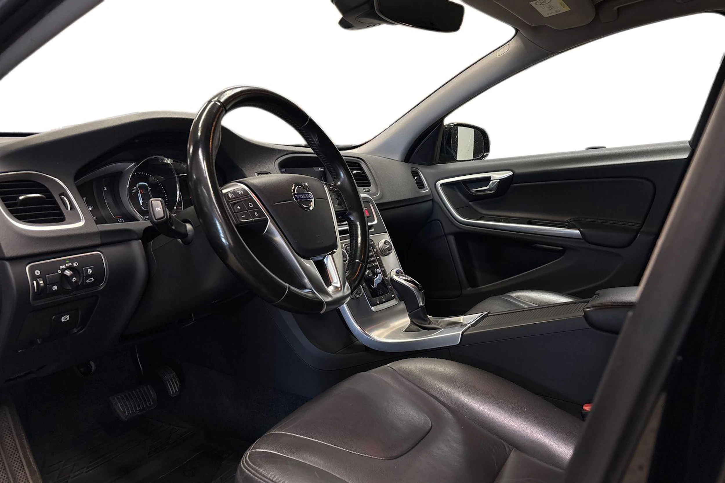 musta Volvo V60 Cross Country 2017 kuva 6.