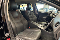 musta Volvo V60 Cross Country 2017 kuva 10.