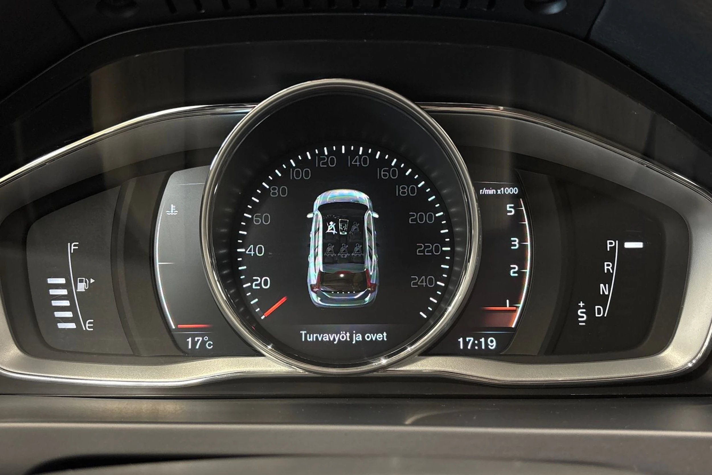 musta Volvo V60 Cross Country 2017 kuva 17.