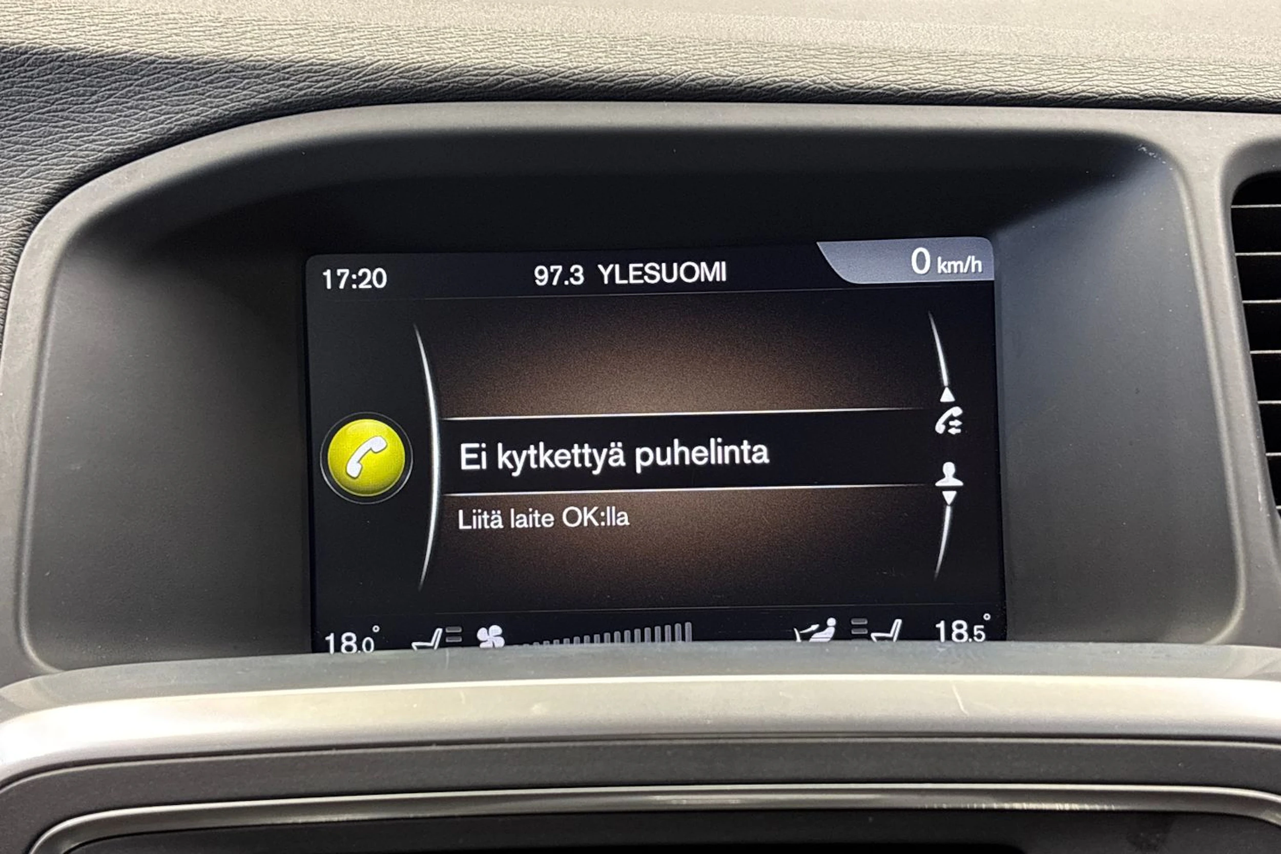 musta Volvo V60 Cross Country 2017 kuva 19.