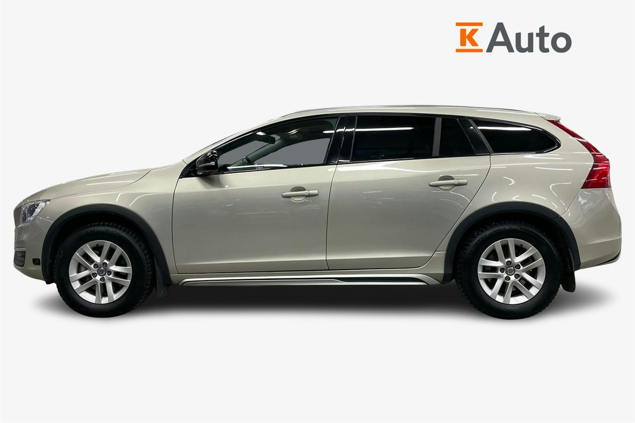 ruskea (beige) Volvo V60 Cross Country 2017 kuva 6.