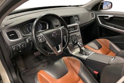 ruskea (beige) Volvo V60 Cross Country 2017 kuva 7.