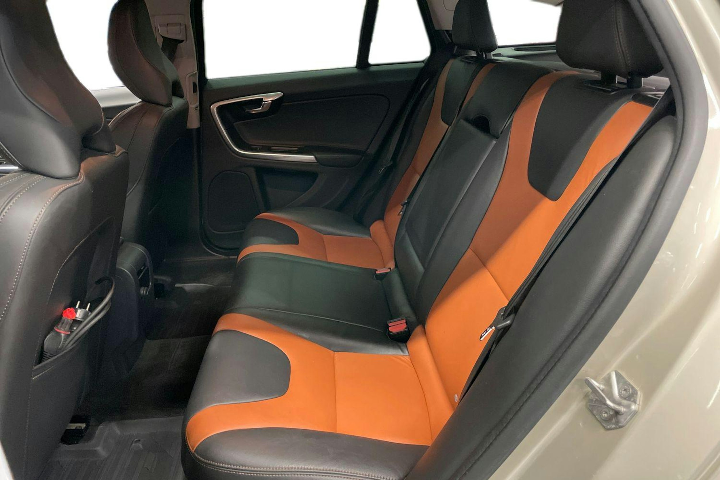 ruskea (beige) Volvo V60 Cross Country 2017 kuva 10.