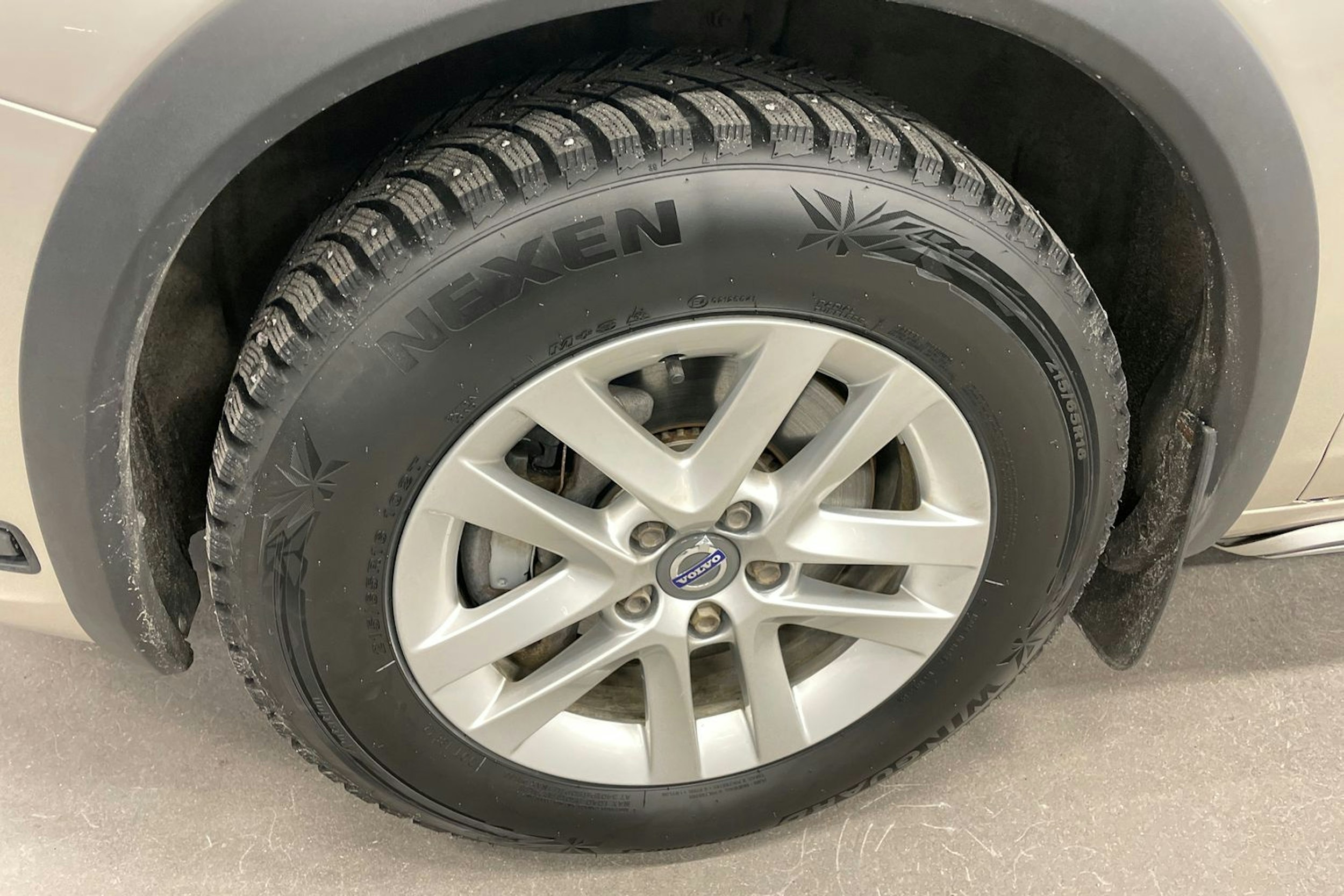 ruskea (beige) Volvo V60 Cross Country 2017 kuva 13.