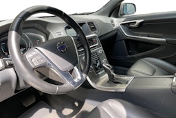 punainen Volvo V60 Cross Country 2017 kuva 7.