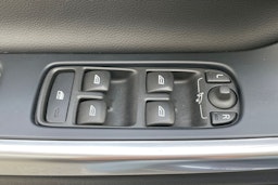 punainen Volvo V60 Cross Country 2017 kuva 18.