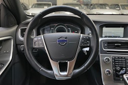punainen Volvo V60 Cross Country 2017 kuva 22.