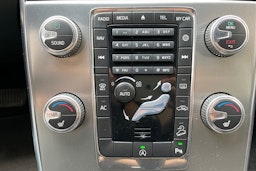 punainen Volvo V60 Cross Country 2017 kuva 28.