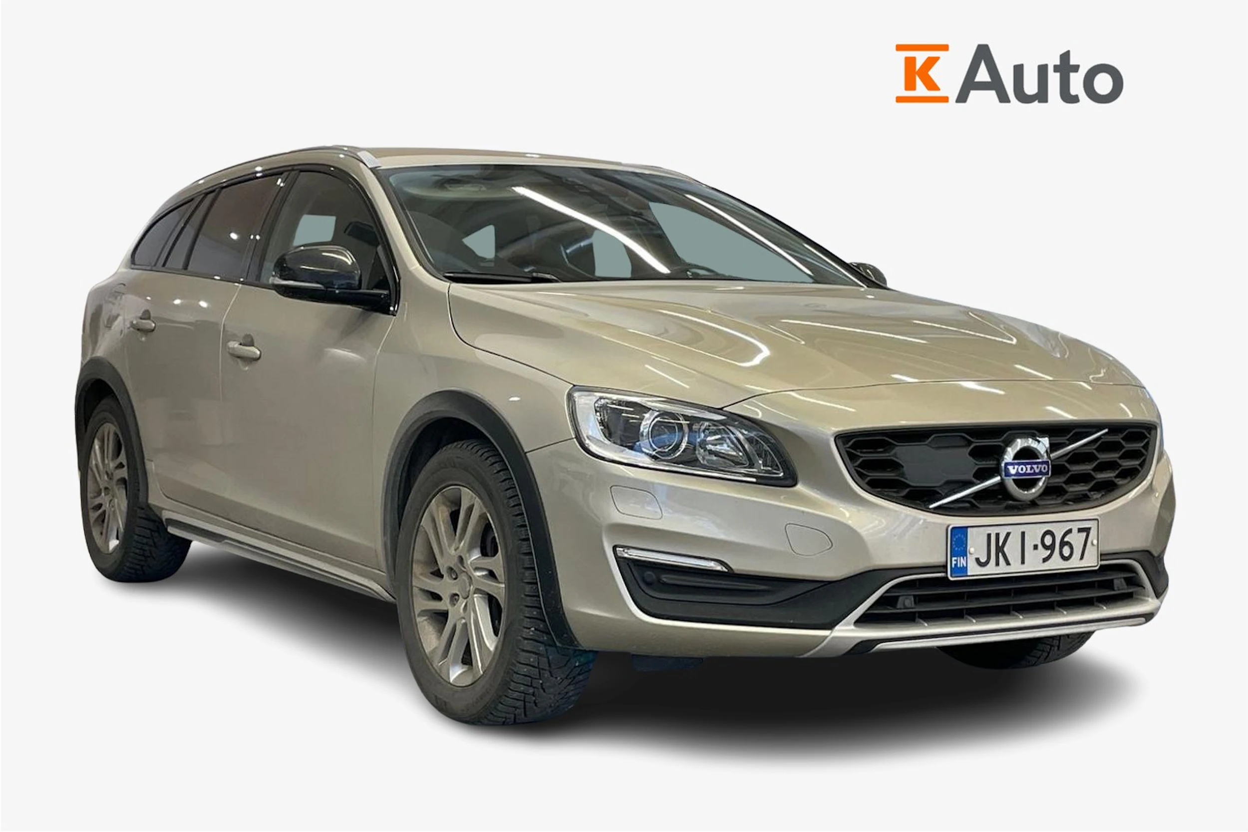 ruskea (beige) Volvo V60 Cross Country 2017 kuva 1.