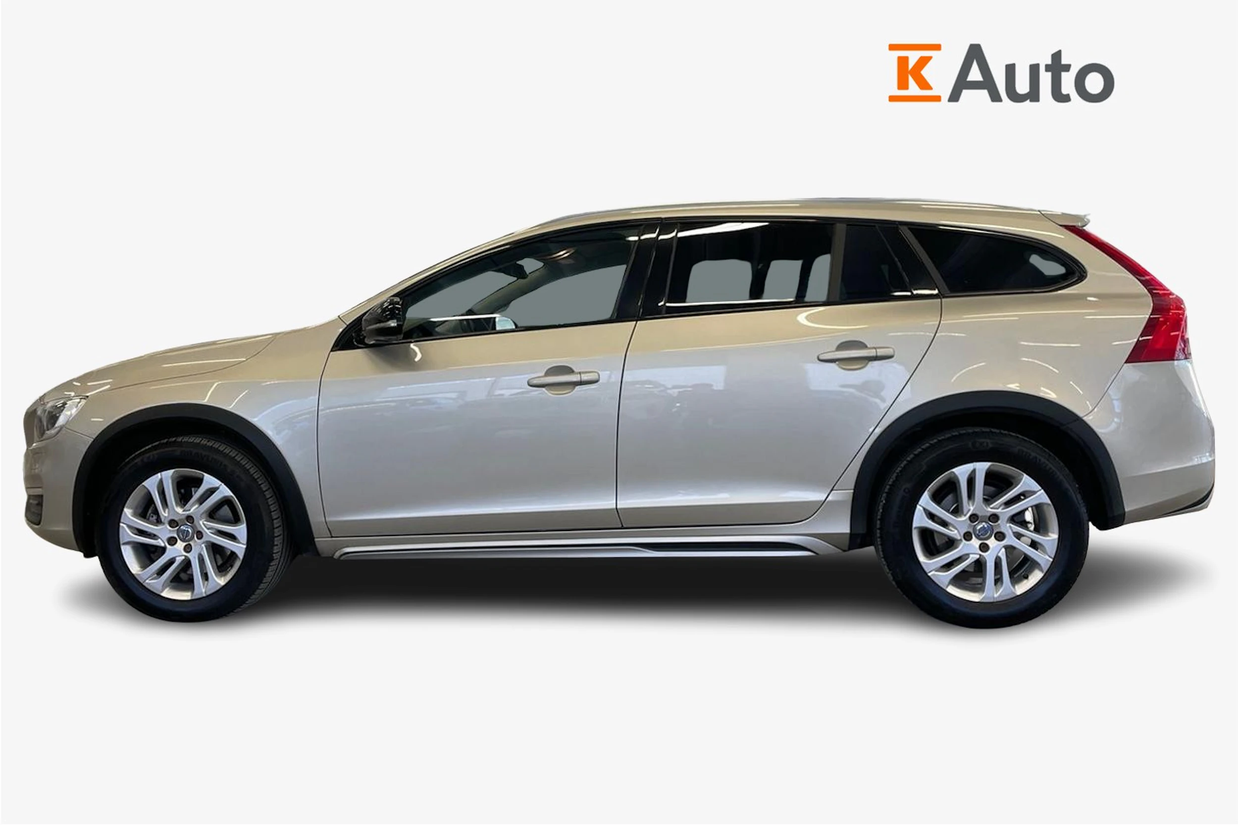 ruskea (beige) Volvo V60 Cross Country 2017 kuva 5.