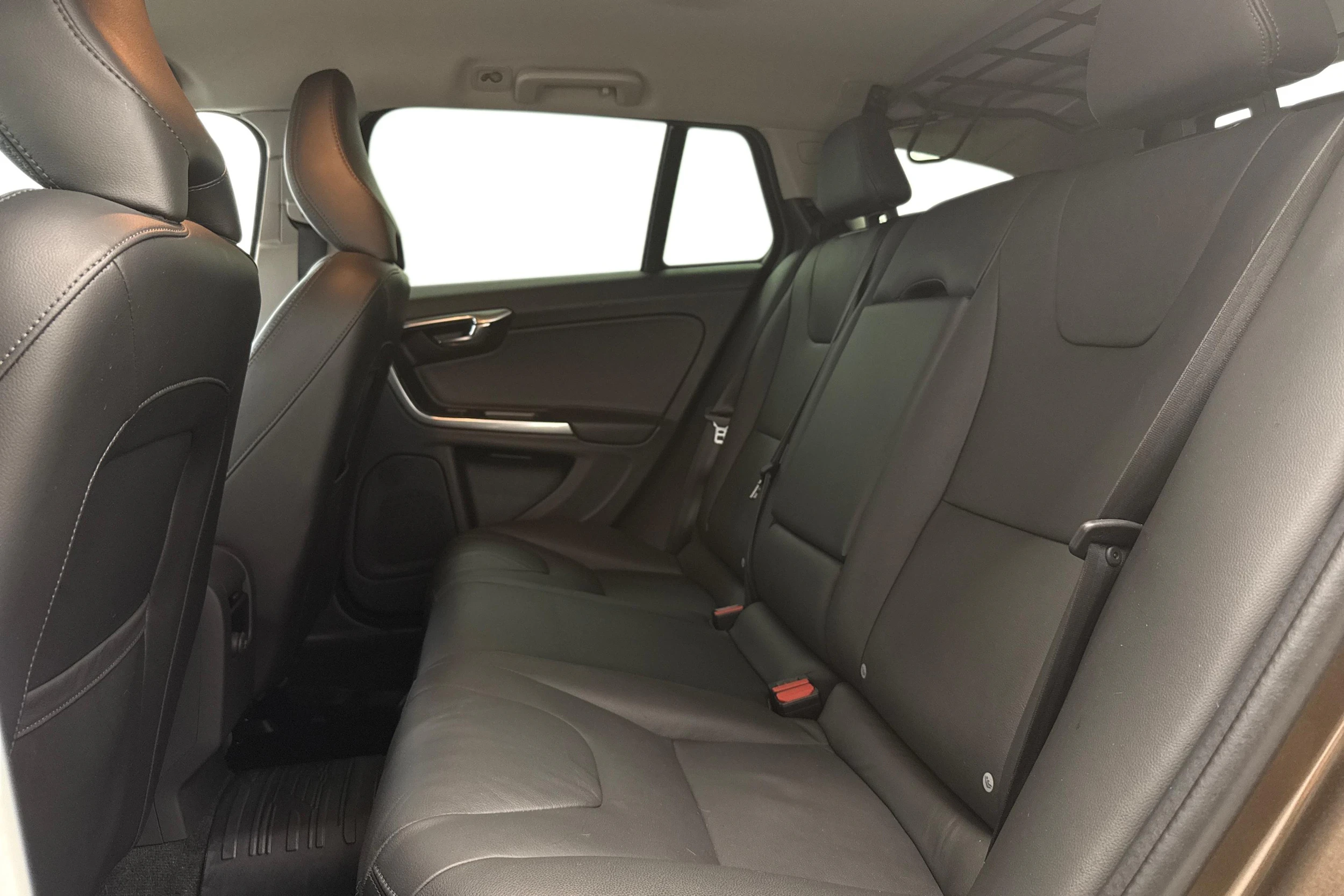 met. ruskea (beige) Volvo V60 Cross Country 2017 kuva 11.