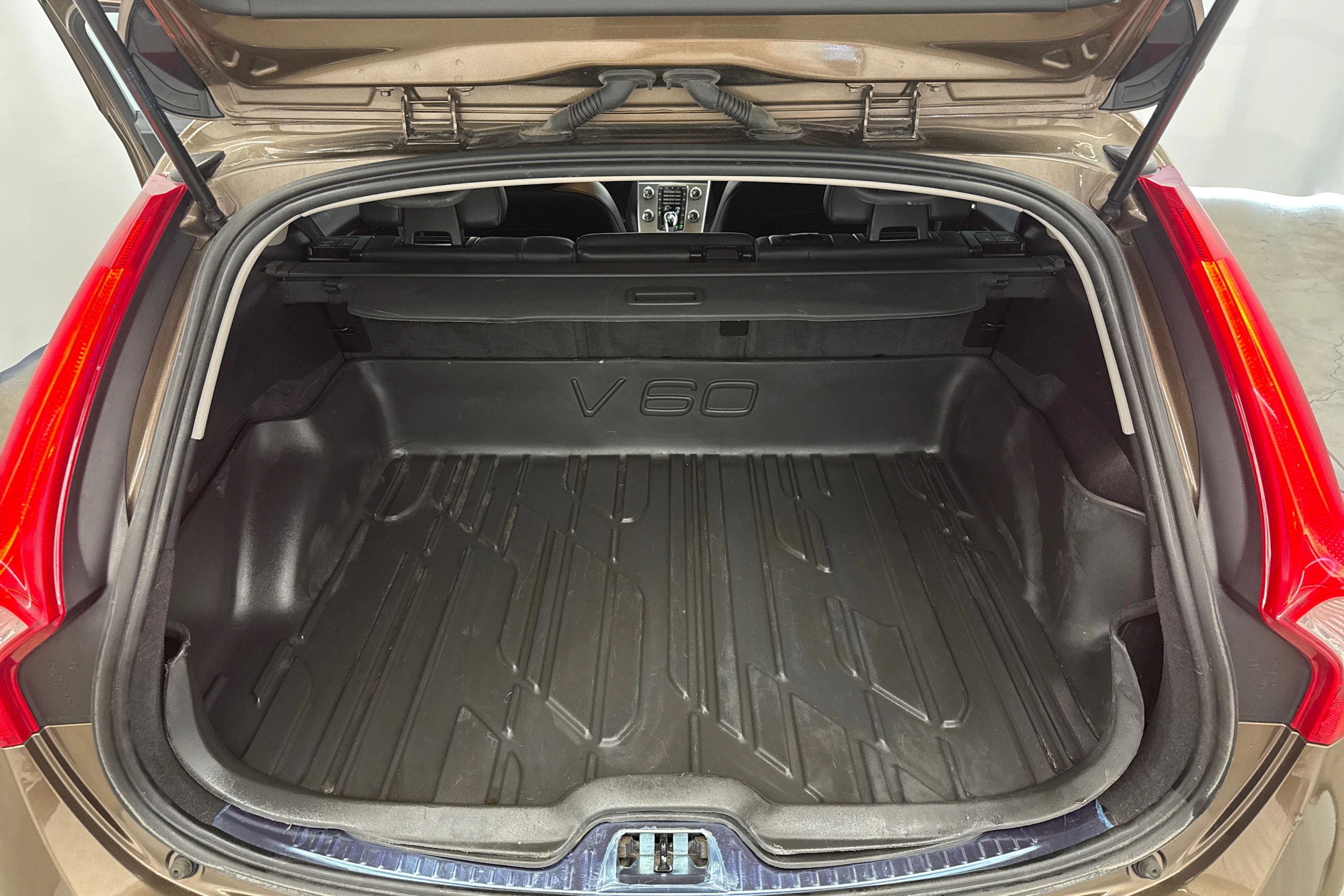 met. ruskea (beige) Volvo V60 Cross Country 2017 kuva 27.