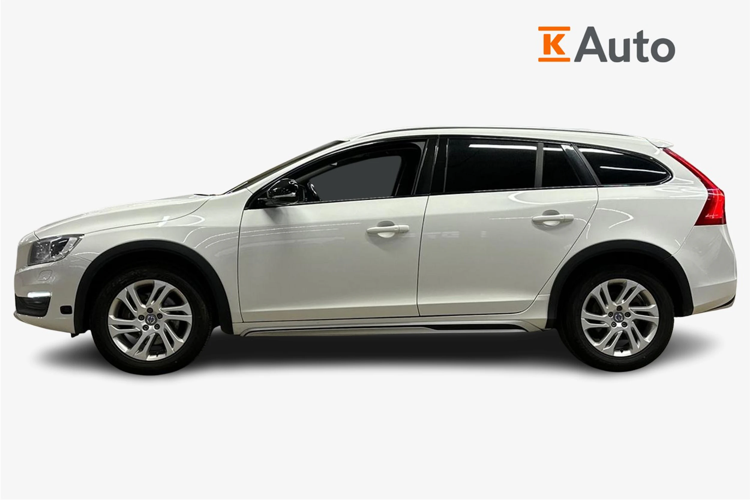 valkoinen Volvo V60 Cross Country 2017 kuva 5.