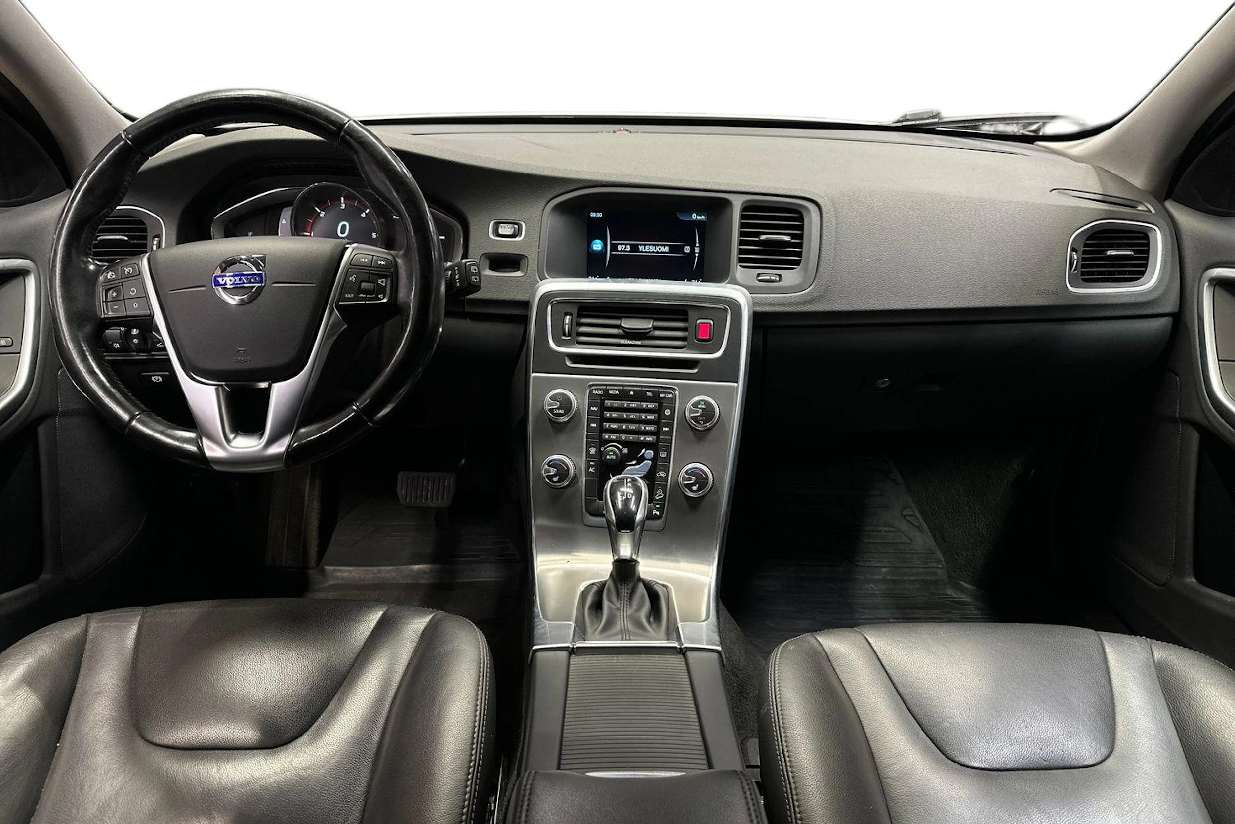 valkoinen Volvo V60 Cross Country 2017 kuva 7.