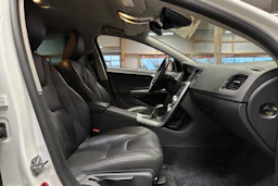 valkoinen Volvo V60 Cross Country 2017 kuva 11.