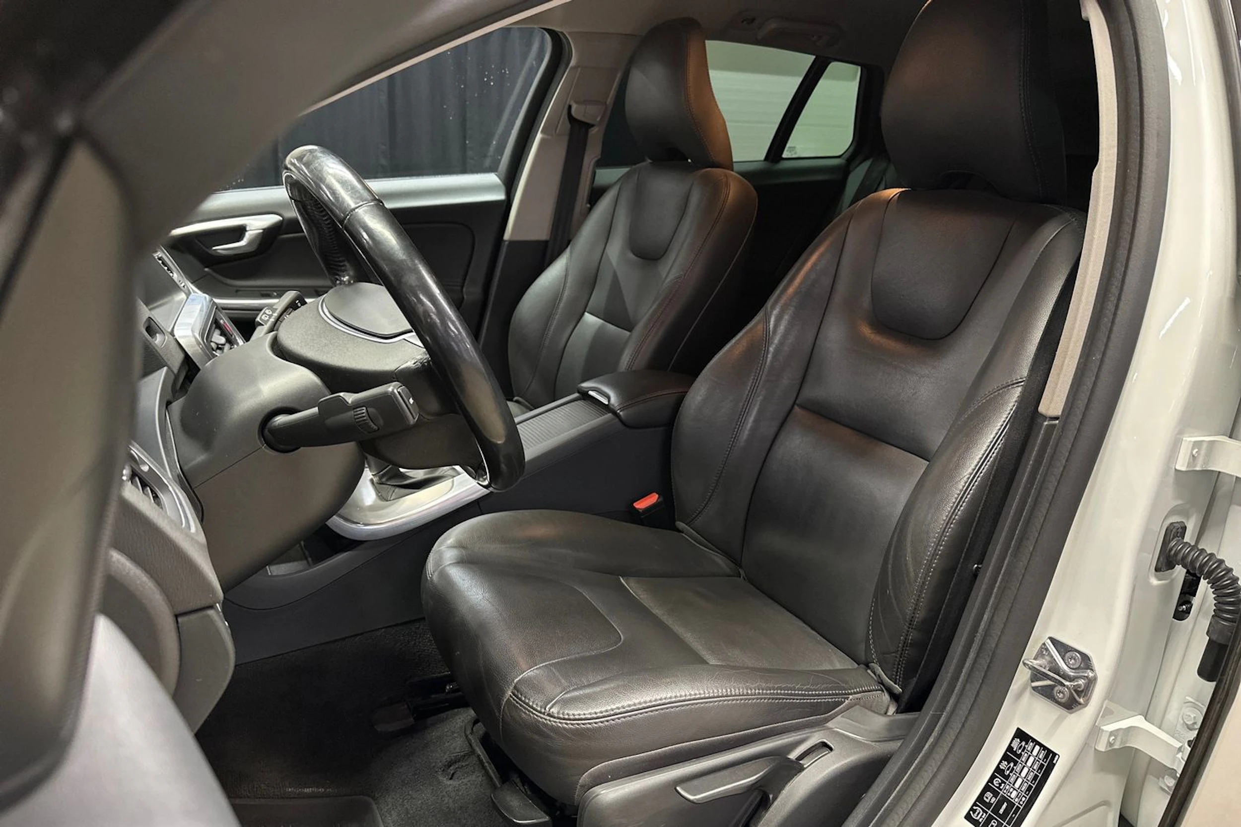 valkoinen Volvo V60 Cross Country 2017 kuva 12.