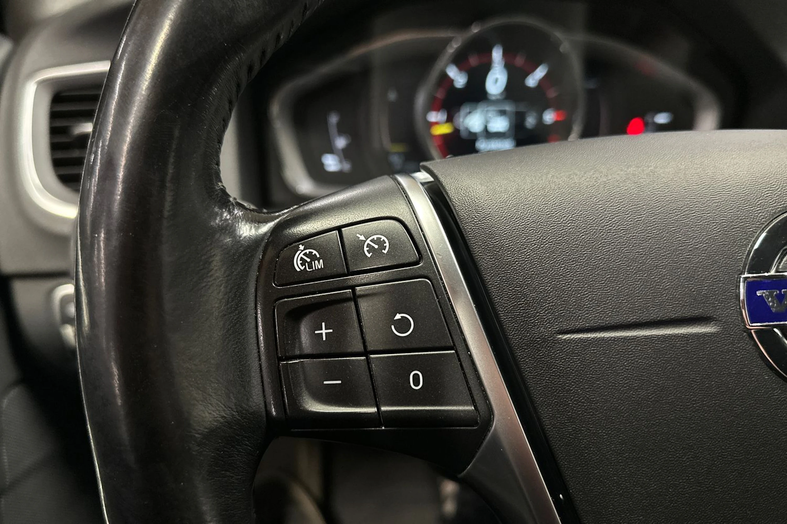 valkoinen Volvo V60 Cross Country 2017 kuva 21.