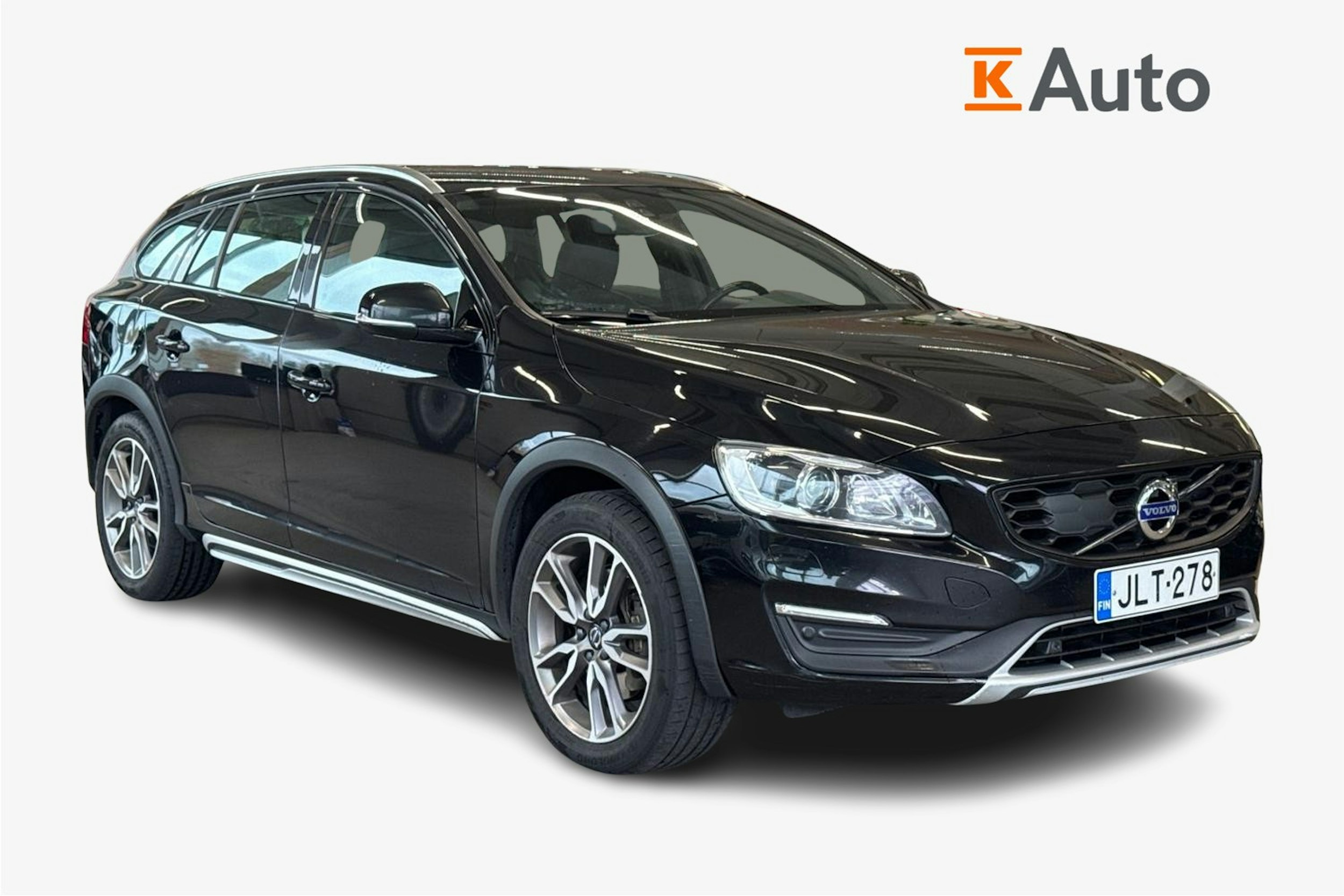 musta Volvo V60 Cross Country 2018 kuva 1.