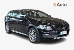 musta Volvo V60 Cross Country 2018 kuva 1.