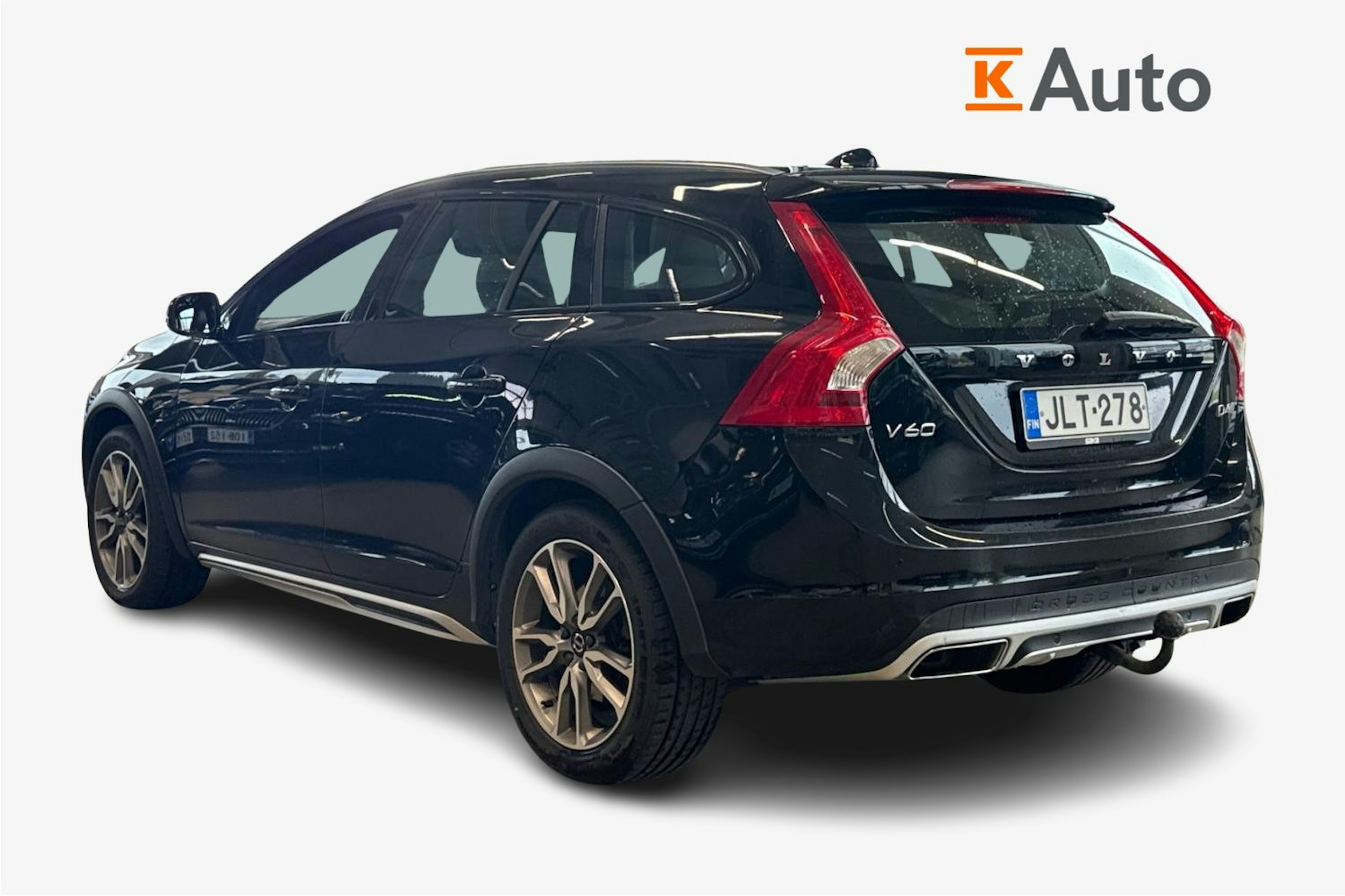 musta Volvo V60 Cross Country 2018 kuva 2.