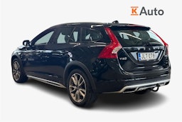musta Volvo V60 Cross Country 2018 kuva 2.