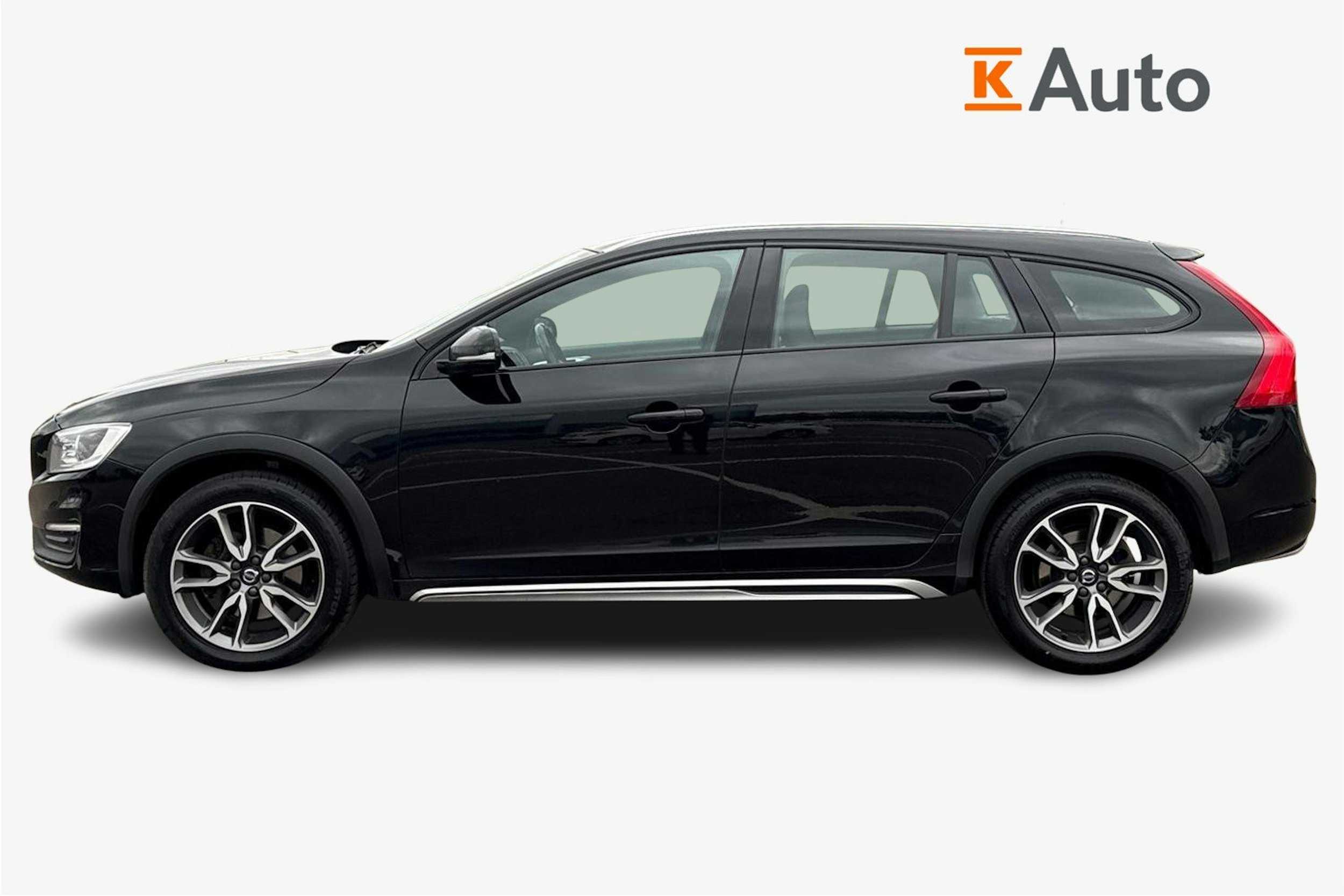 musta Volvo V60 Cross Country 2018 kuva 6.