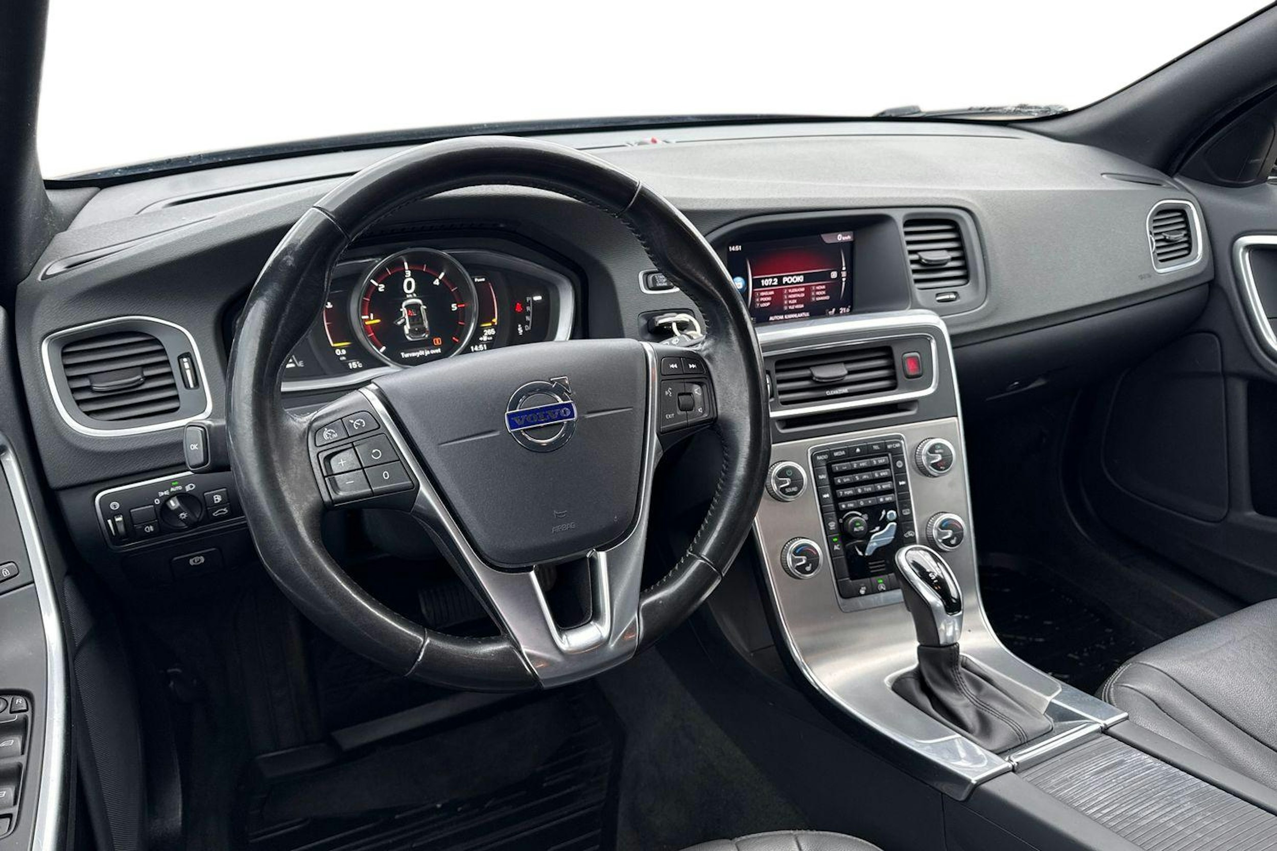musta Volvo V60 Cross Country 2018 kuva 7.