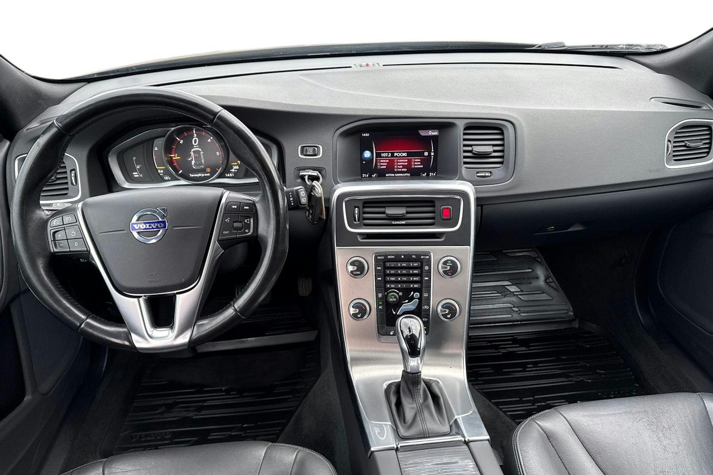 musta Volvo V60 Cross Country 2018 kuva 9.