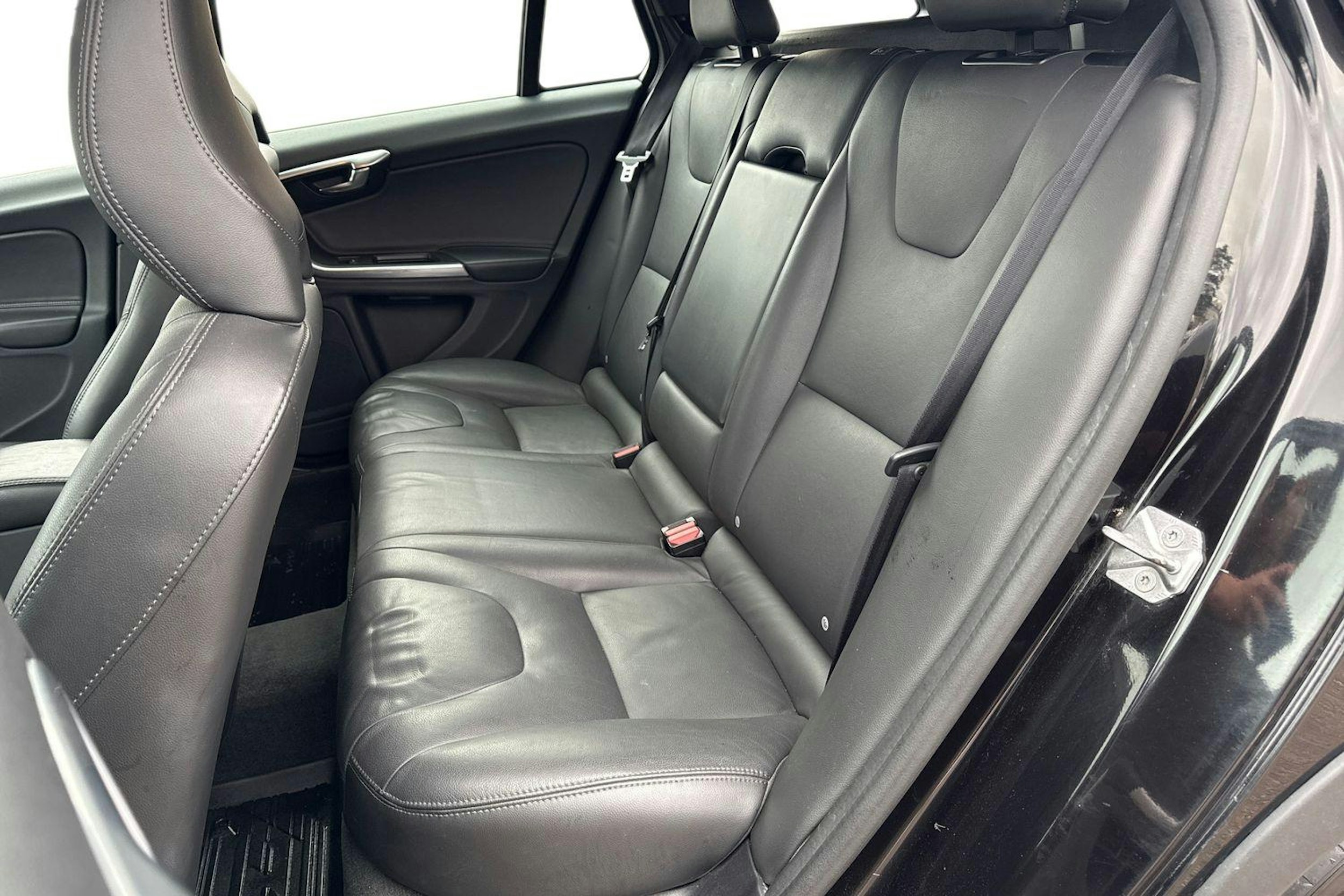 musta Volvo V60 Cross Country 2018 kuva 10.