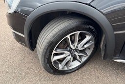 musta Volvo V60 Cross Country 2018 kuva 13.