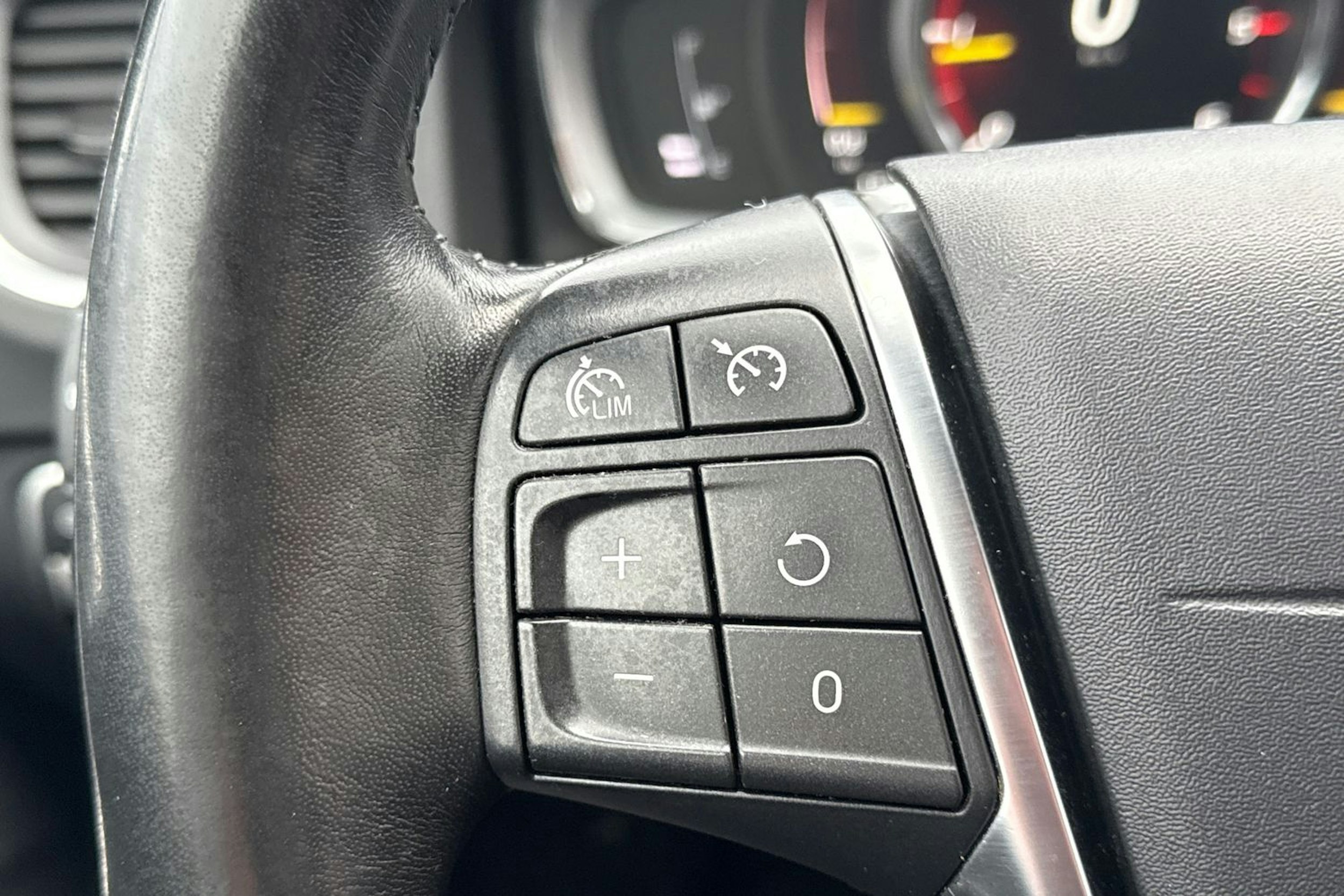musta Volvo V60 Cross Country 2018 kuva 15.
