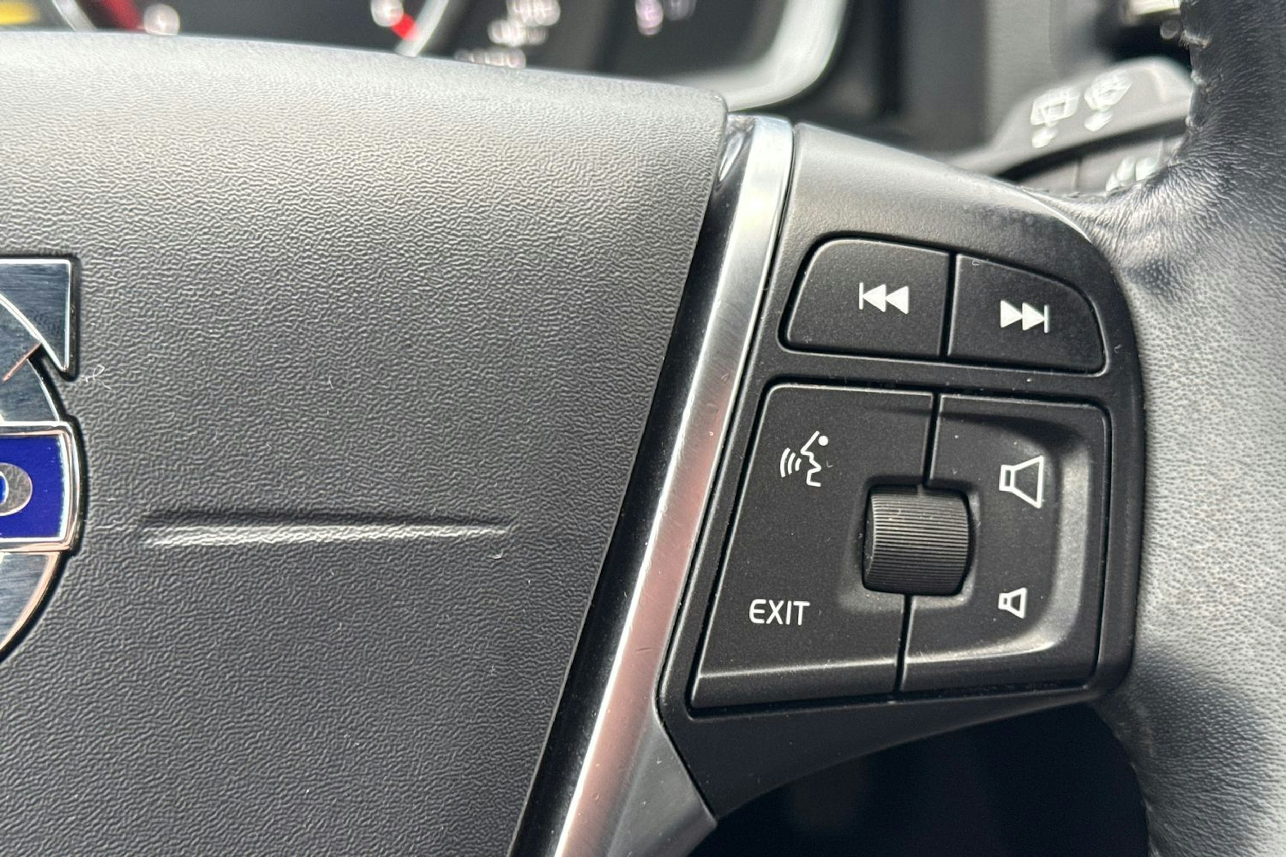 musta Volvo V60 Cross Country 2018 kuva 16.