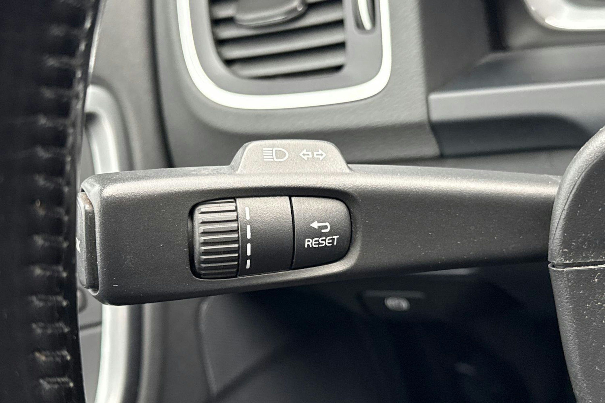 musta Volvo V60 Cross Country 2018 kuva 17.