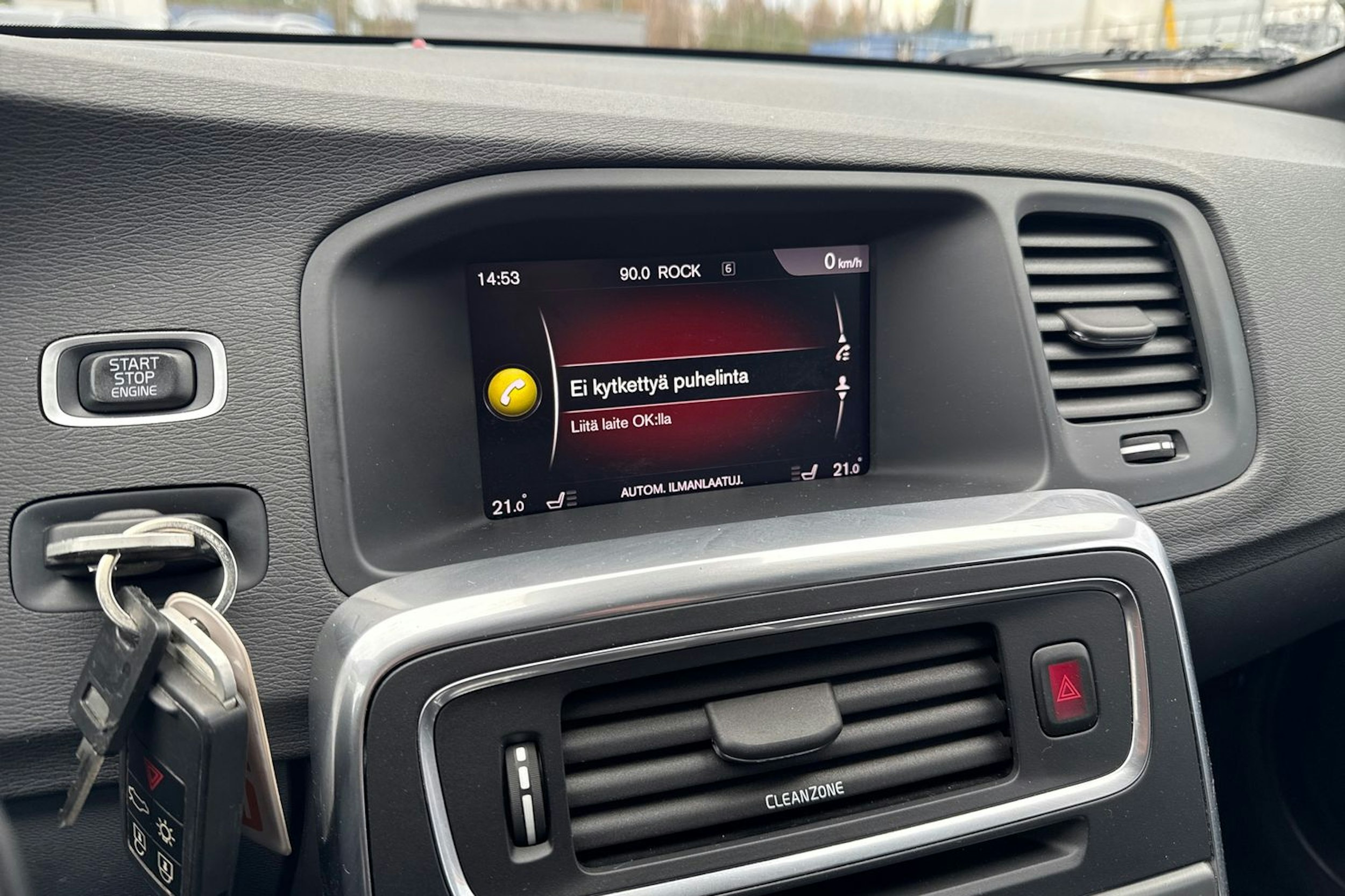 musta Volvo V60 Cross Country 2018 kuva 22.