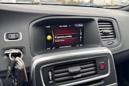 musta Volvo V60 Cross Country 2018 kuva 22.