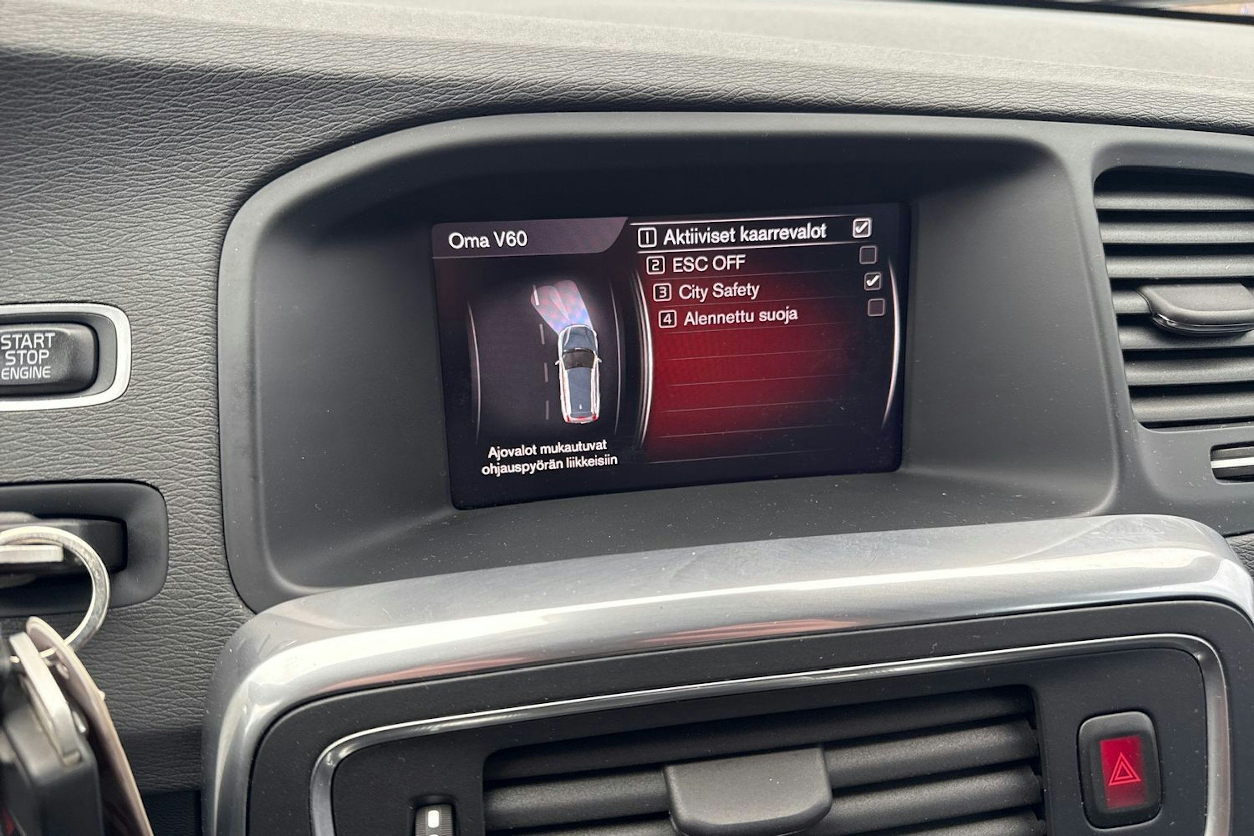 musta Volvo V60 Cross Country 2018 kuva 23.