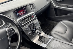 musta Volvo V60 Cross Country 2018 kuva 24.
