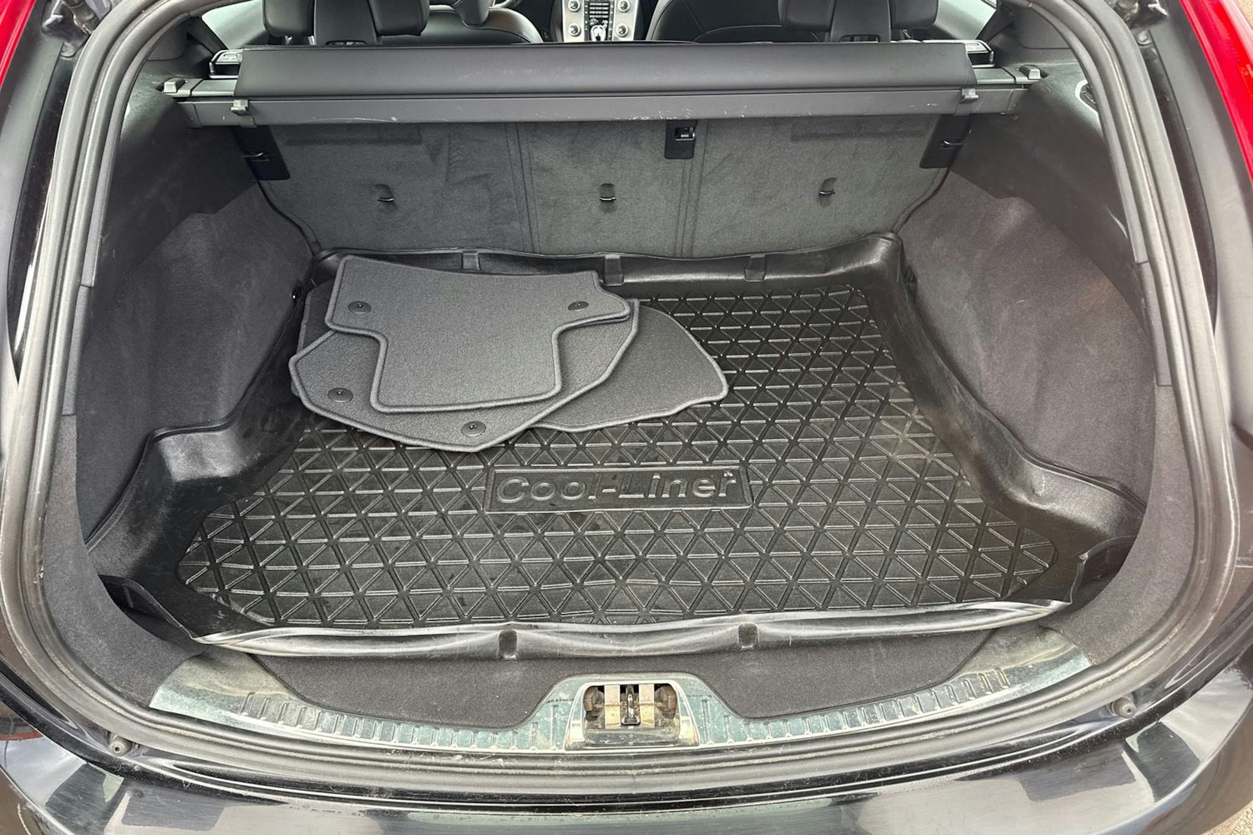 musta Volvo V60 Cross Country 2018 kuva 26.