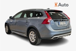 Sininen Volvo V60 Cross Country 2018 kuva 2.