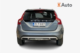 Sininen Volvo V60 Cross Country 2018 kuva 3.