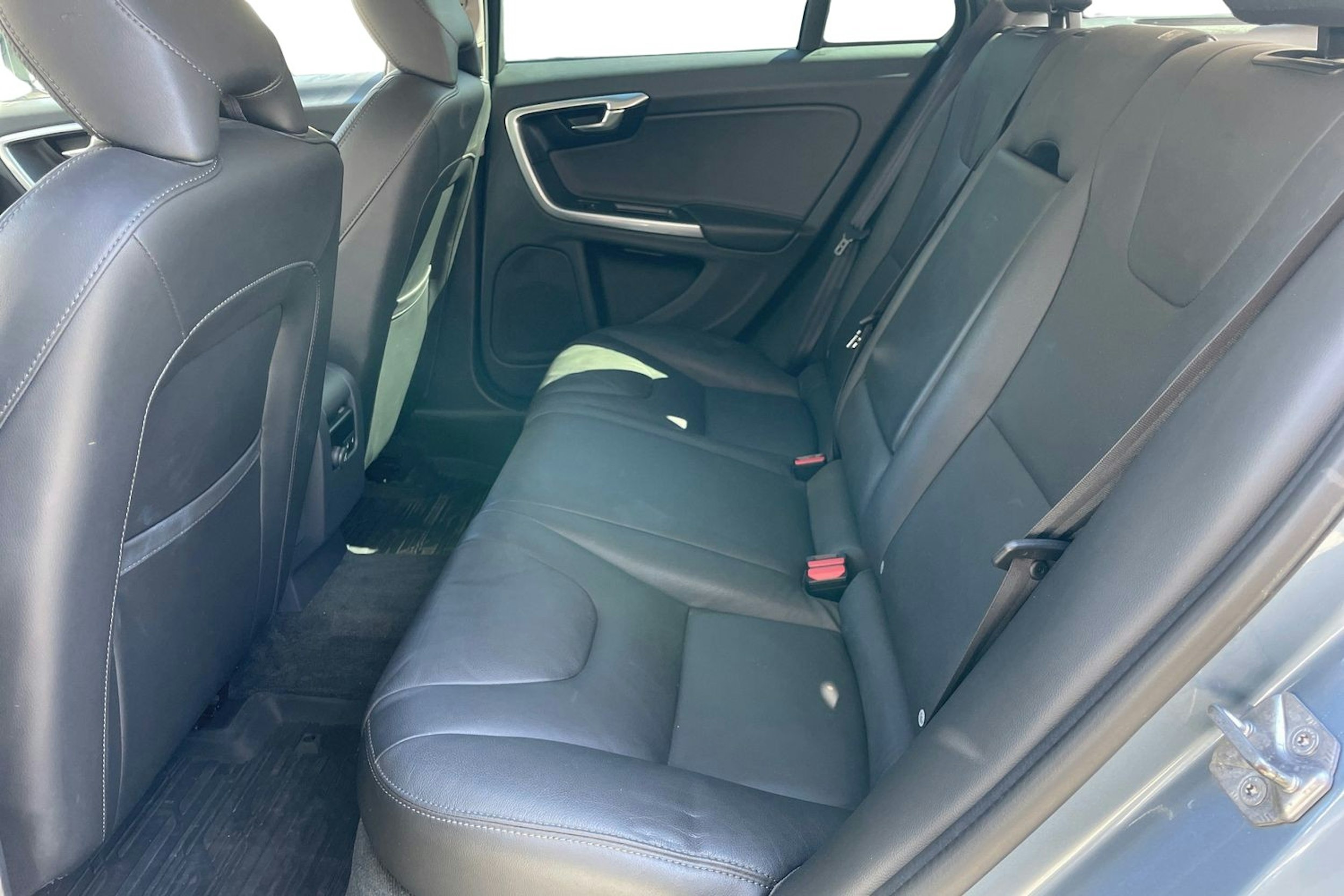Sininen Volvo V60 Cross Country 2018 kuva 10.