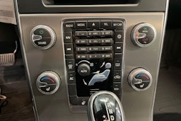 Sininen Volvo V60 Cross Country 2018 kuva 16.