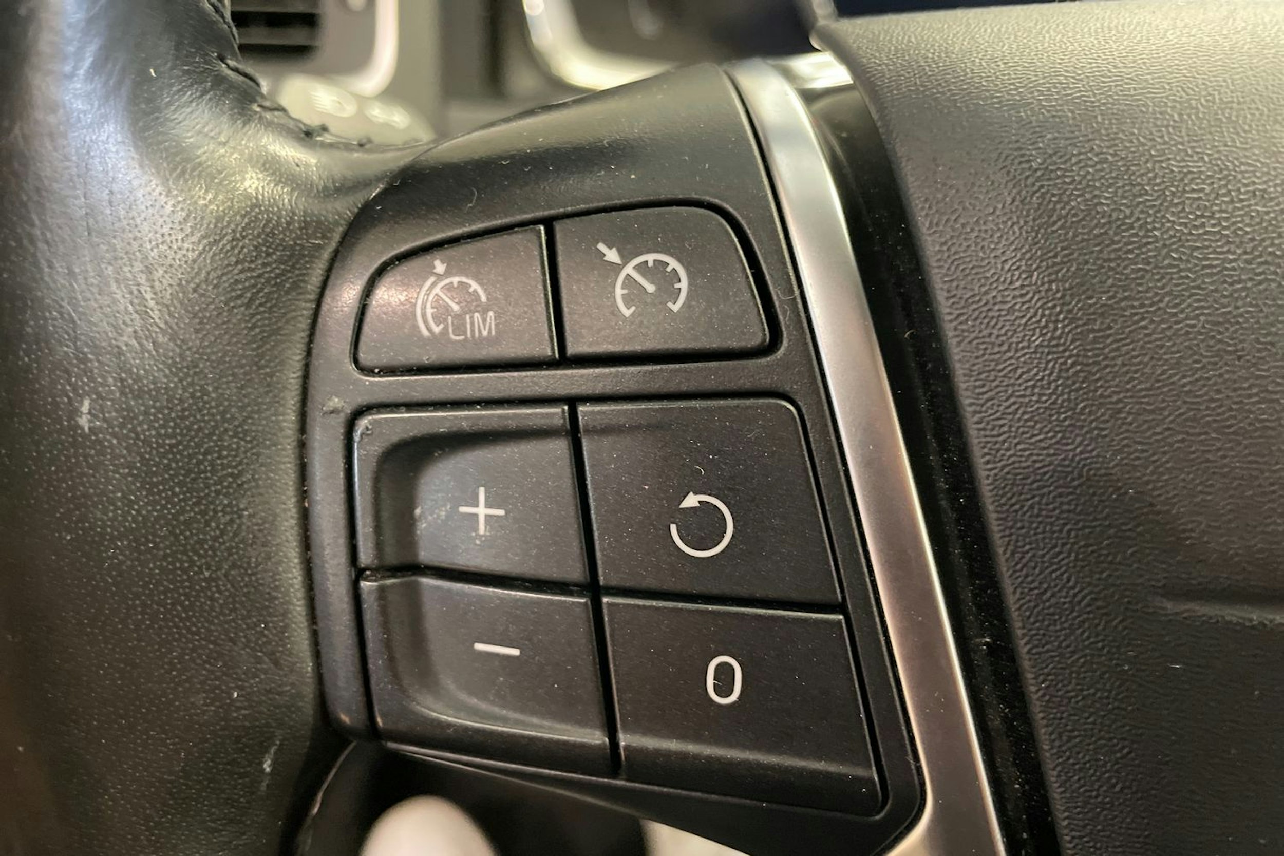 Sininen Volvo V60 Cross Country 2018 kuva 17.