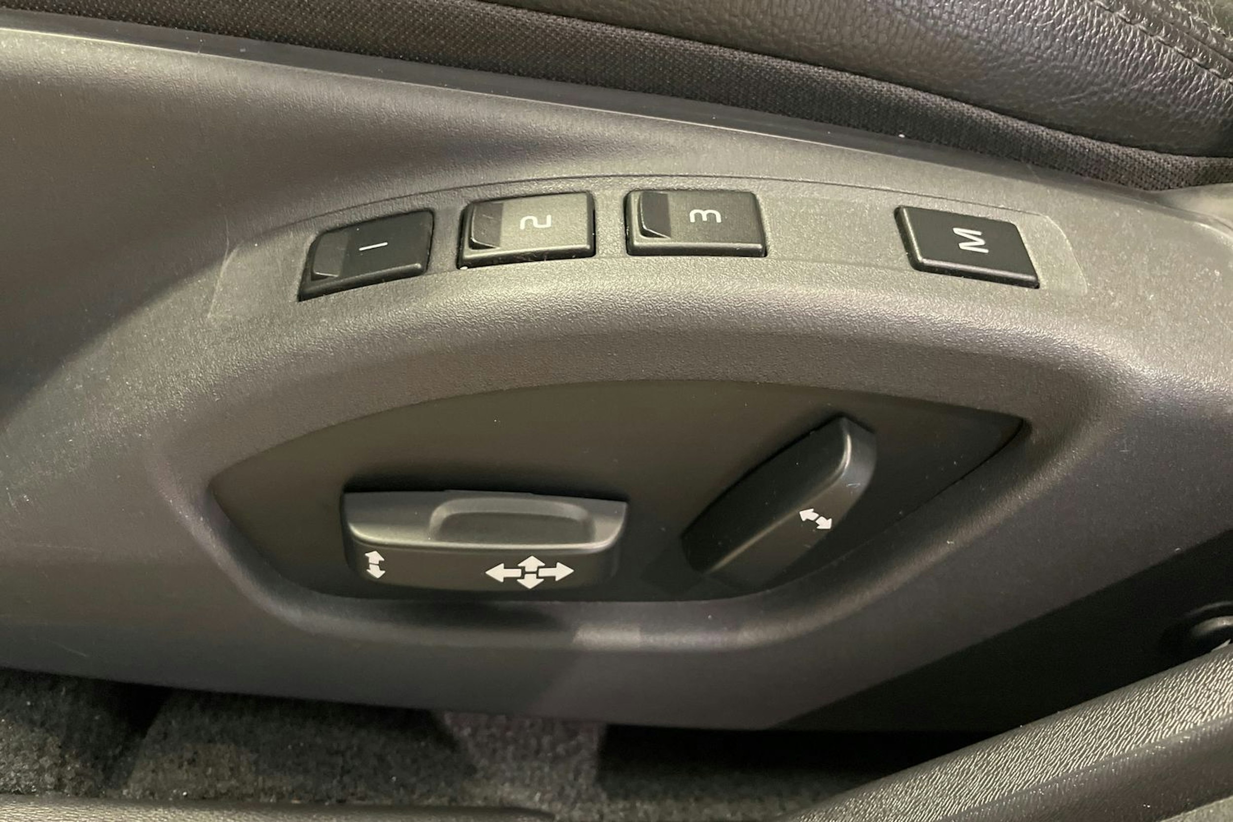 Sininen Volvo V60 Cross Country 2018 kuva 18.