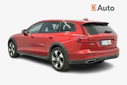 punainen Volvo V60 Cross Country 2019 kuva 2.