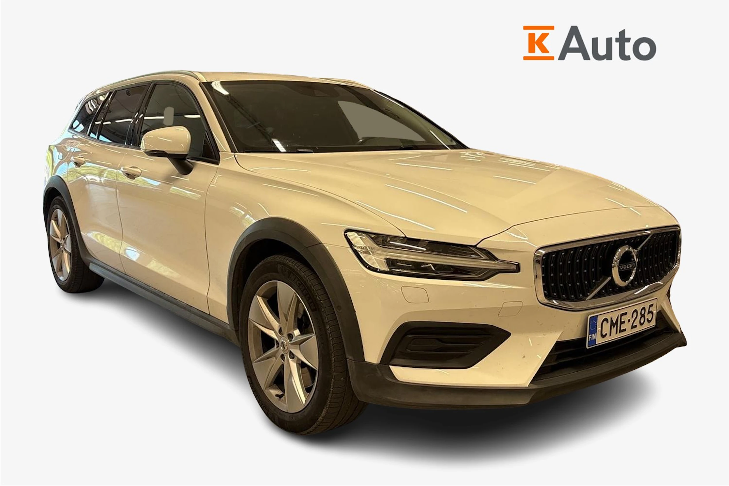 valkoinen Volvo V60 Cross Country 2019 kuva 1.
