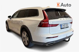 valkoinen Volvo V60 Cross Country 2019 kuva 2.