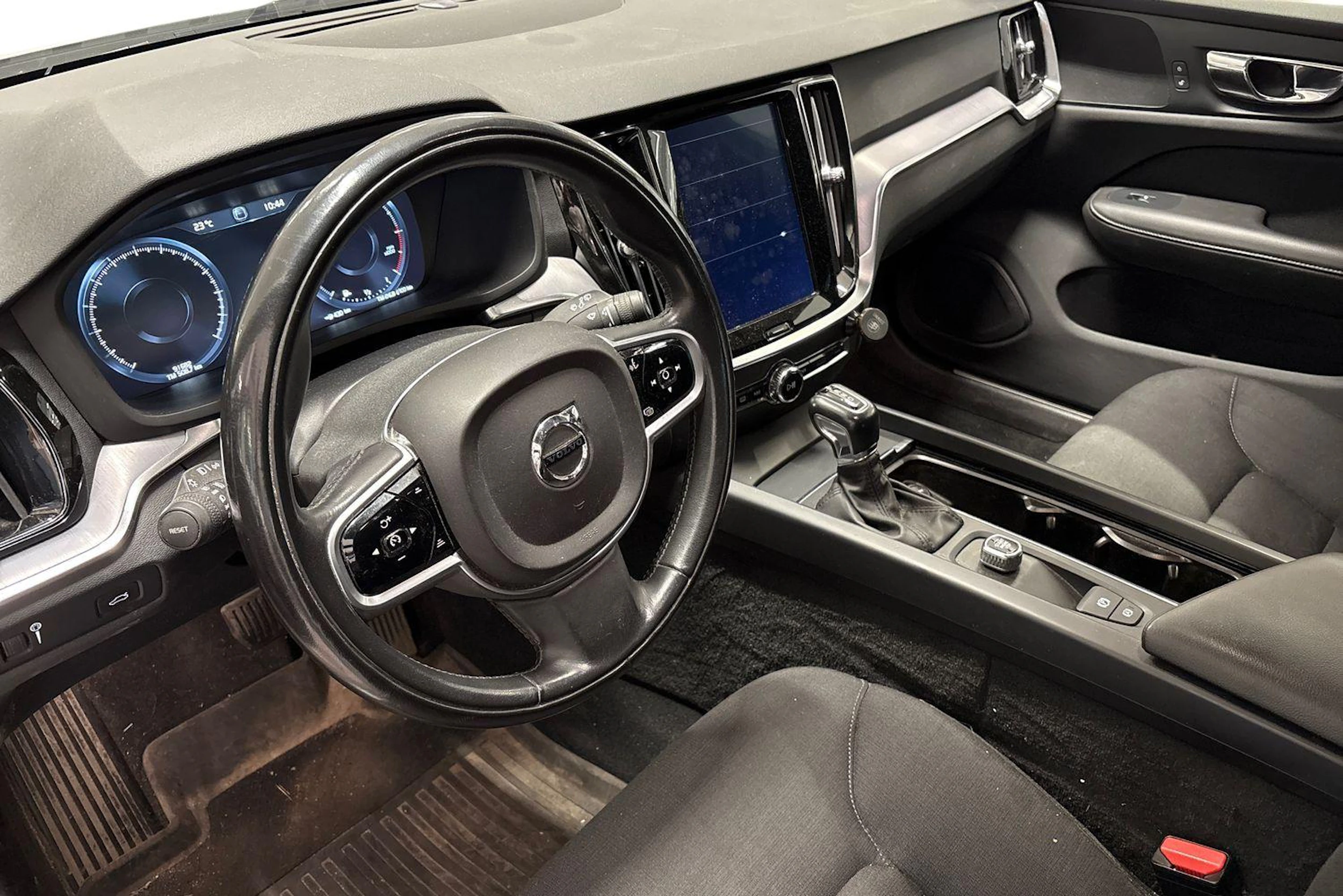 valkoinen Volvo V60 Cross Country 2019 kuva 3.