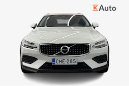 valkoinen Volvo V60 Cross Country 2019 kuva 4.